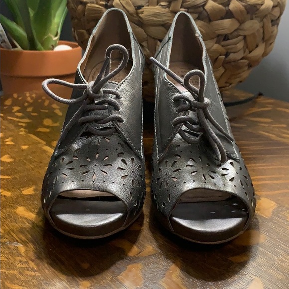 Lucky Brand Peony heels in metallic pewter silver - Picture 2 of 8